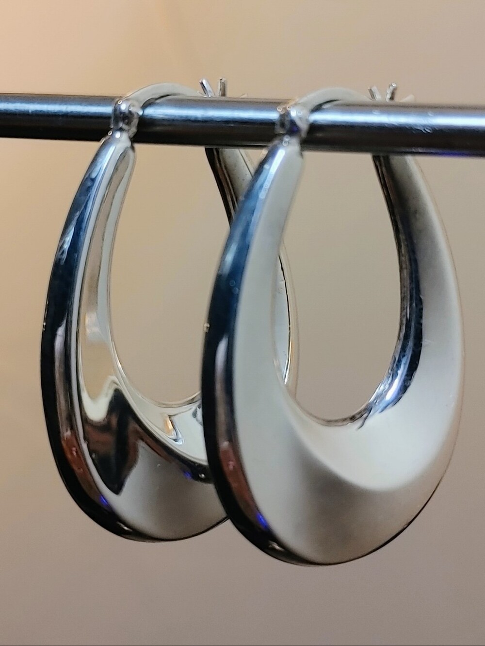 Vintage 925 Sterling Silver Chunky Puffed Teardrop Hoop Hallow Earrings